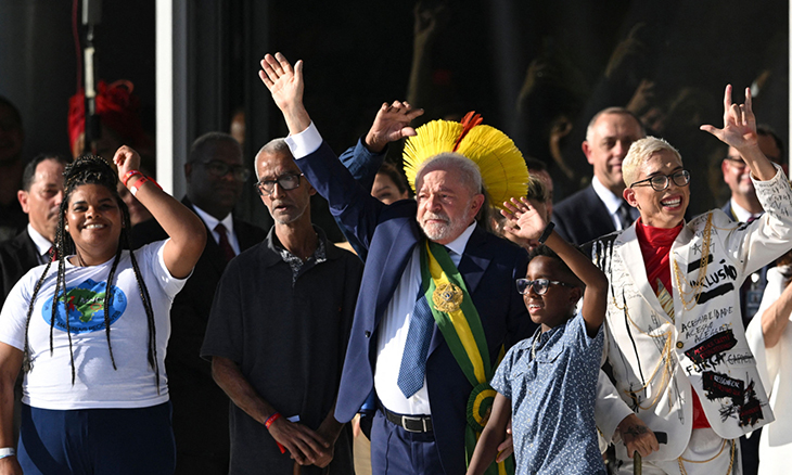 Lula da Silva toma posse discurso de reconstrução do Brasil O