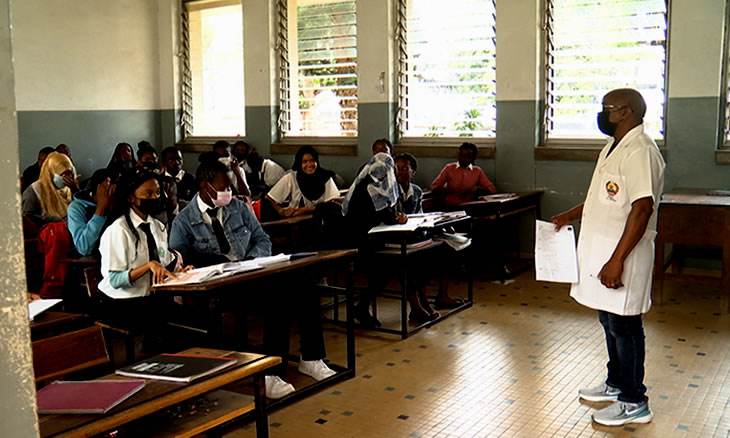 Colegas de classe vol. 2: Sotsu gyo sei faculdades Angola