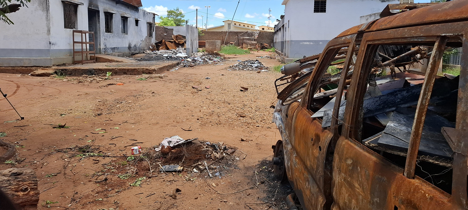 Malfeitores queimam instituições do Estado em Nampula e causam mortes