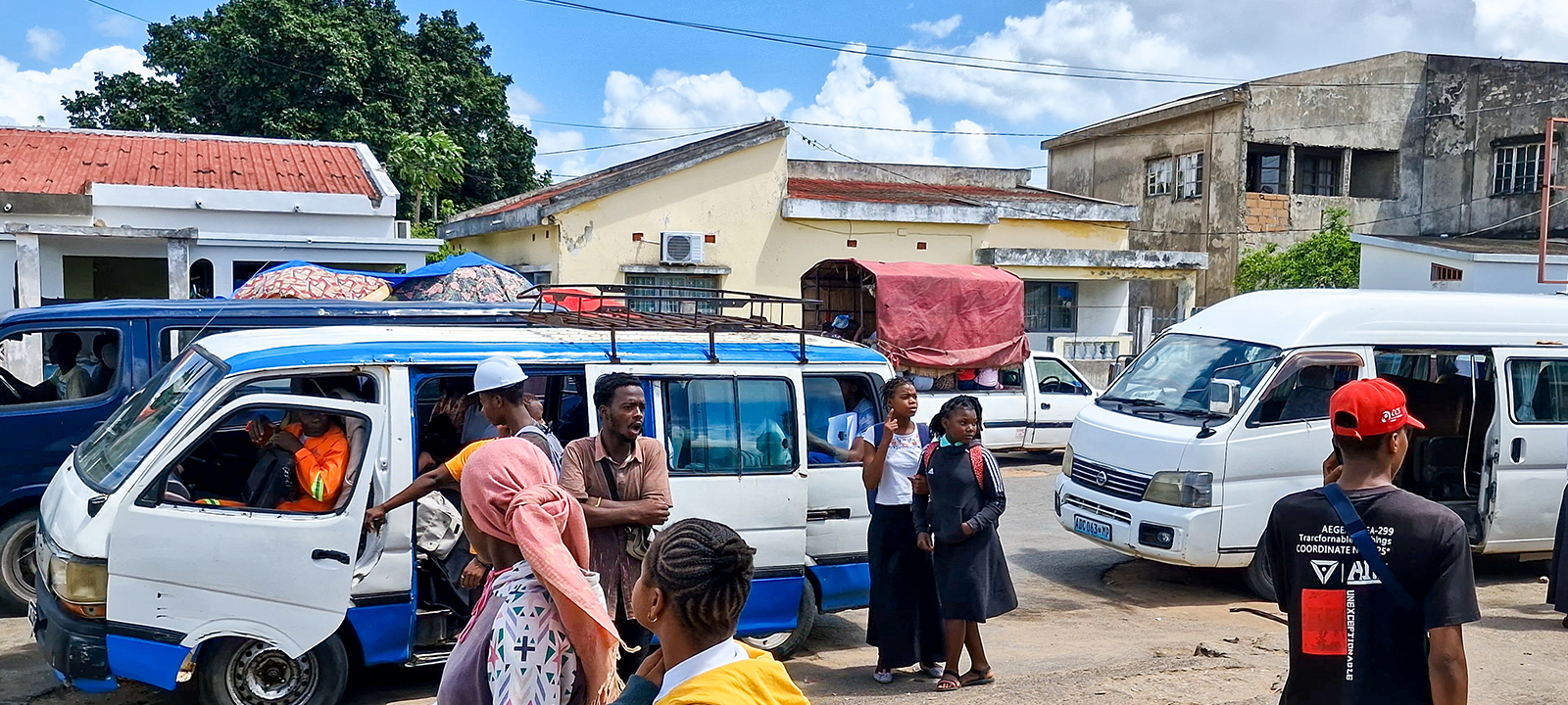 Autoridades prometem mão dura ao transporte ilegal em Inhambane - O ...